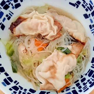 焼き餃子でリメイク★具沢山餃子スープ